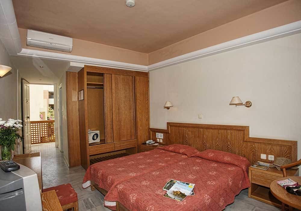 Anita Beach Hotel- Adults Only 레팀노 외부 사진