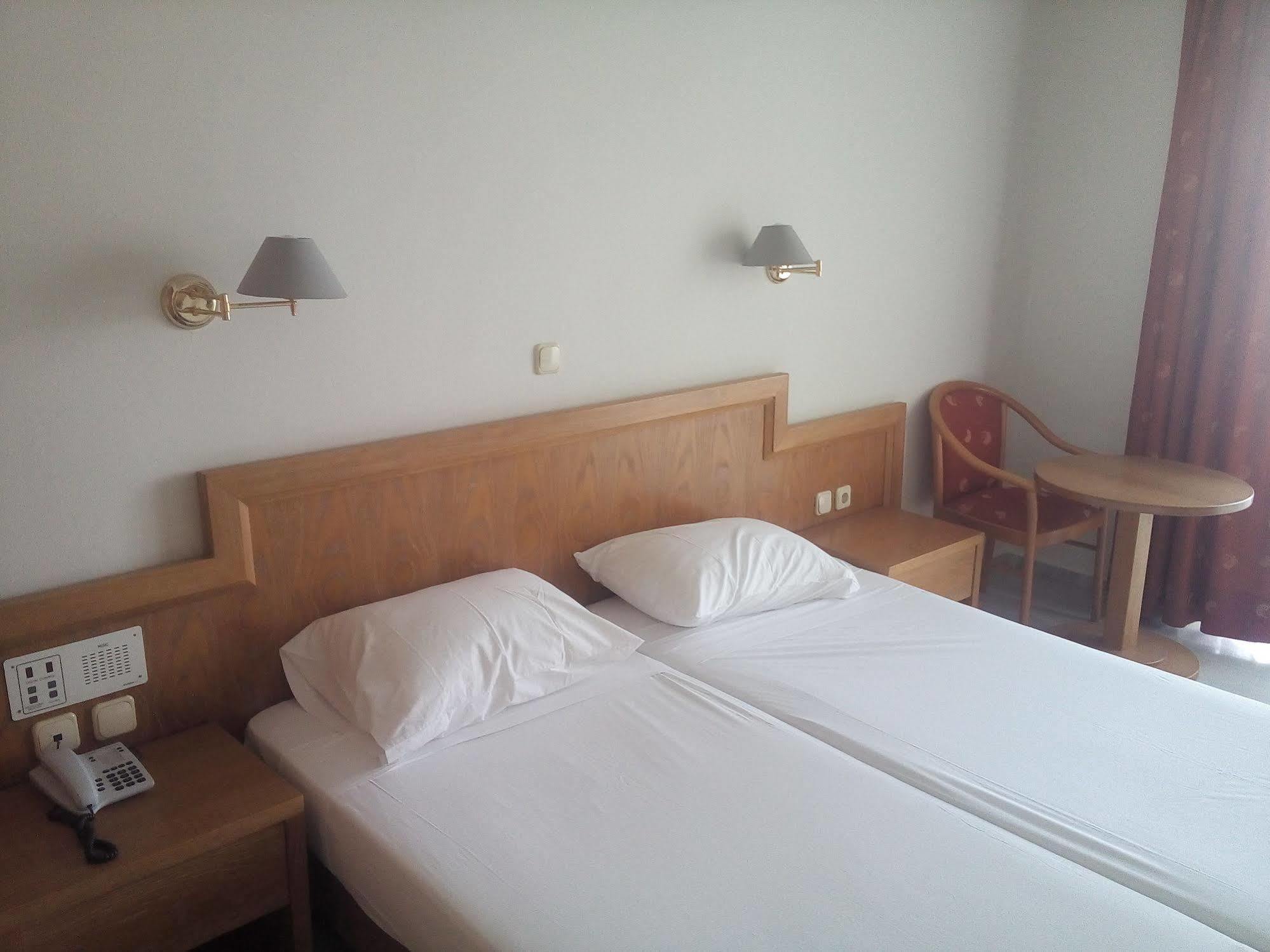 Anita Beach Hotel- Adults Only 레팀노 외부 사진