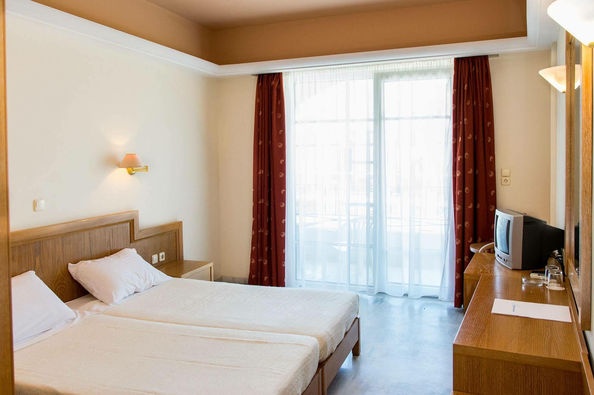 Anita Beach Hotel- Adults Only 레팀노 외부 사진